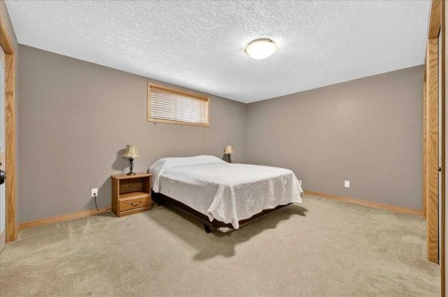 1418 Kings Heights Boulevard Se, Airdrie, AB - Indoor Photo Showing Bedroom