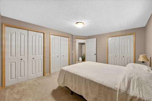 1418 Kings Heights Boulevard Se, Airdrie, AB - Indoor Photo Showing Bedroom