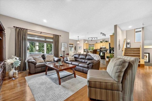 1418 Kings Heights Boulevard Se, Airdrie, AB - Indoor Photo Showing Living Room