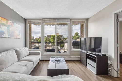 206-505 19 Avenue Sw, Calgary, AB - Indoor Photo Showing Living Room