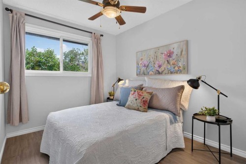 179 Pinecliff Close Ne, Calgary, AB - Indoor Photo Showing Bedroom