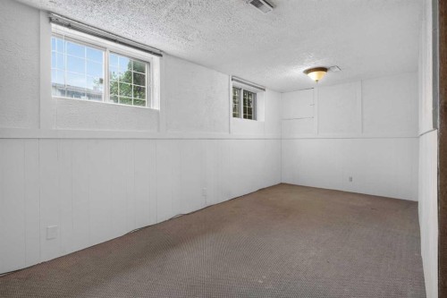 179 Pinecliff Close Ne, Calgary, AB - Indoor Photo Showing Other Room