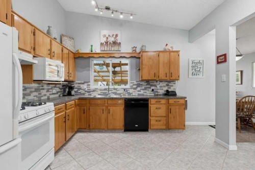9511 Academy Drive Se, Calgary, AB - Indoor Photo Showing Kitchen