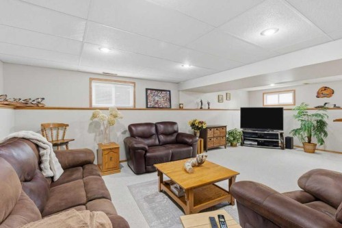 9511 Academy Drive Se, Calgary, AB - Indoor