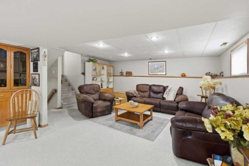9511 Academy Drive Se, Calgary, AB - Indoor