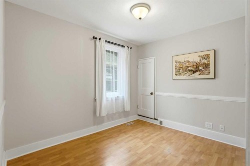 439 13 Avenue Ne, Calgary, AB - Indoor Photo Showing Other Room