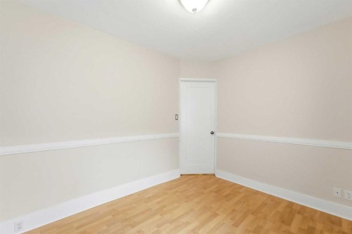 439 13 Avenue Ne, Calgary, AB - Indoor Photo Showing Other Room