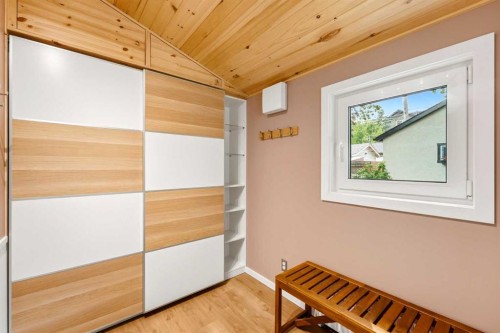 439 13 Avenue Ne, Calgary, AB - Indoor Photo Showing Other Room