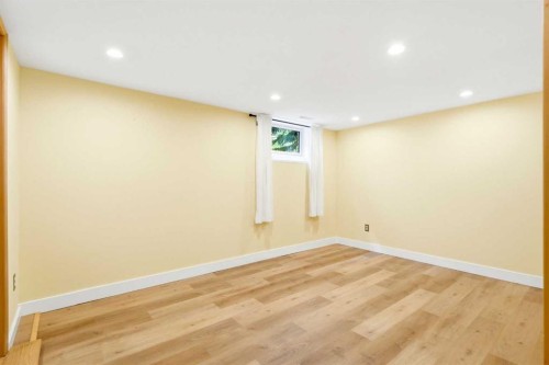 439 13 Avenue Ne, Calgary, AB - Indoor Photo Showing Other Room