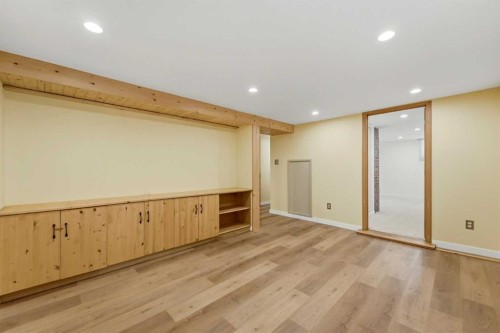 439 13 Avenue Ne, Calgary, AB - Indoor