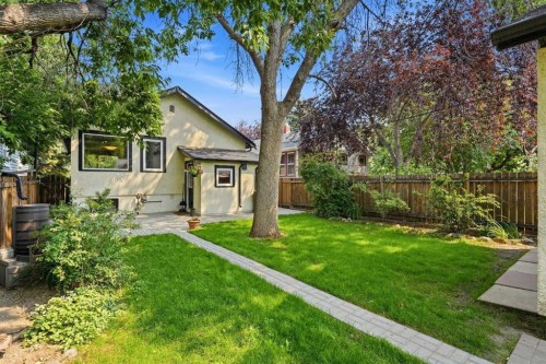 439 13 Avenue Ne, Calgary, AB - Outdoor