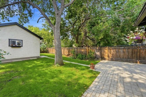 439 13 Avenue Ne, Calgary, AB - Outdoor