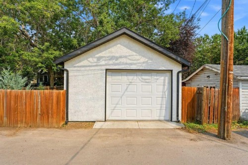 439 13 Avenue Ne, Calgary, AB - Outdoor With Exterior