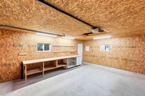 439 13 Avenue Ne, Calgary, AB - Indoor