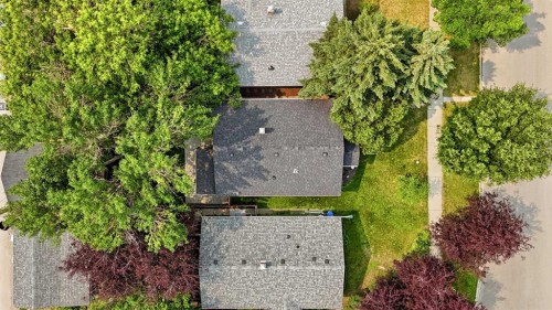 439 13 Avenue Ne, Calgary, AB - Outdoor