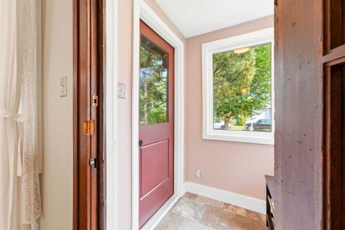 439 13 Avenue Ne, Calgary, AB - Indoor Photo Showing Other Room