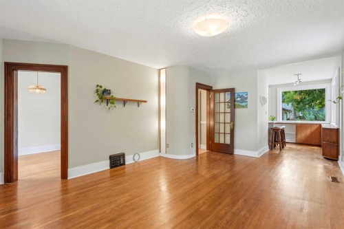 439 13 Avenue Ne, Calgary, AB - Indoor