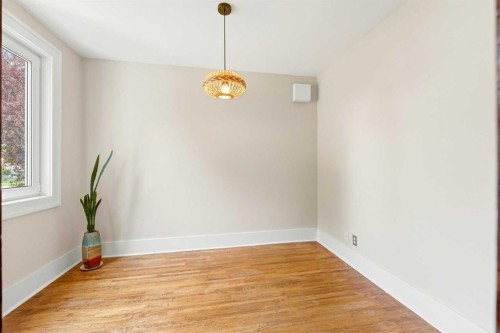 439 13 Avenue Ne, Calgary, AB - Indoor Photo Showing Other Room