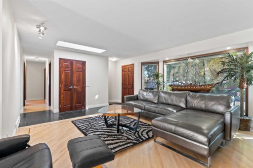 436 Attica Drive Se, Calgary, AB - Indoor Photo Showing Living Room