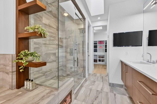 3936 1A Street Sw, Calgary, AB - Indoor Photo Showing Bathroom