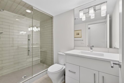 3936 1A Street Sw, Calgary, AB - Indoor Photo Showing Bathroom