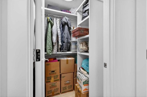 3936 1A Street Sw, Calgary, AB - Indoor With Storage