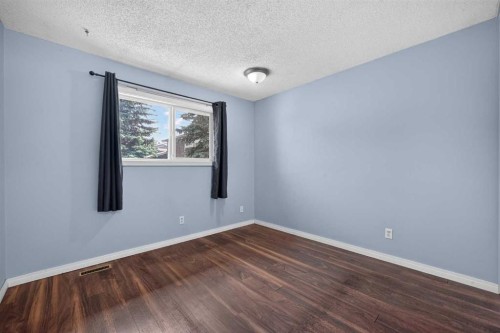 12-14736 Deerfield Drive Se, Calgary, AB - Indoor Photo Showing Other Room