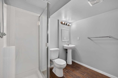 12-14736 Deerfield Drive Se, Calgary, AB - Indoor Photo Showing Bathroom