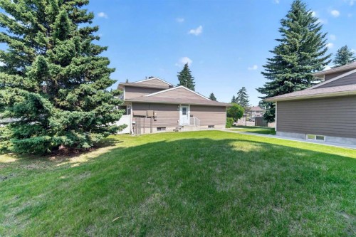 12-14736 Deerfield Drive Se, Calgary, AB - Outdoor