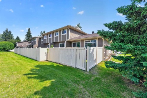 12-14736 Deerfield Drive Se, Calgary, AB - Outdoor
