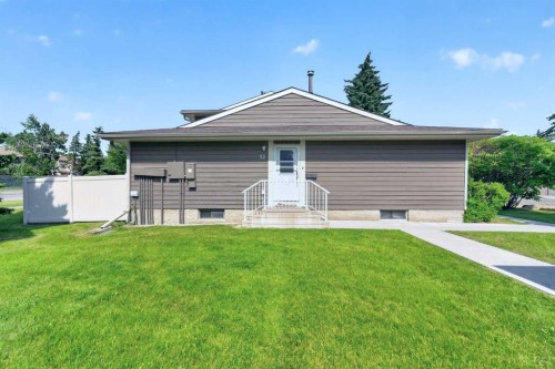 12-14736 Deerfield Drive Se, Calgary, AB - Outdoor