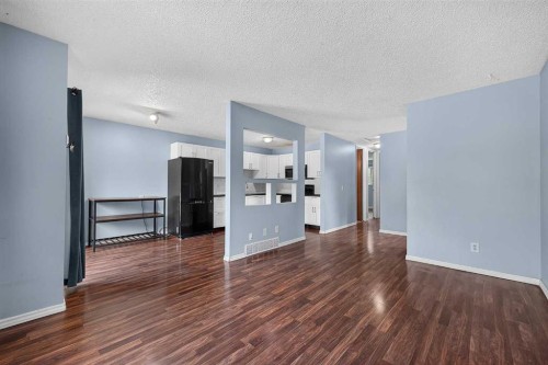 12-14736 Deerfield Drive Se, Calgary, AB - Indoor