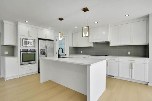 191 Cranwell Crescent Se, Calgary, AB - Indoor Photo Showing Kitchen With Upgraded Kitchen