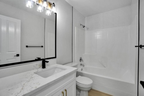 191 Cranwell Crescent Se, Calgary, AB - Indoor Photo Showing Bathroom