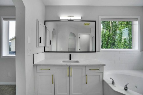 191 Cranwell Crescent Se, Calgary, AB - Indoor Photo Showing Bathroom