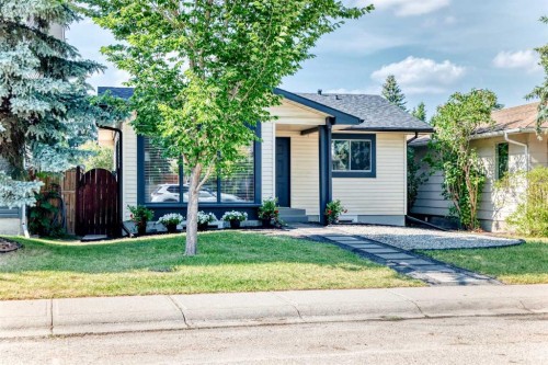 145 Sunvale Crescent Se, Calgary, AB - Outdoor