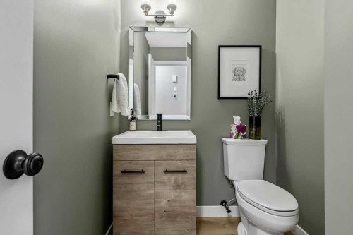 9 Sheep River Heath, Okotoks, AB - Indoor Photo Showing Bathroom