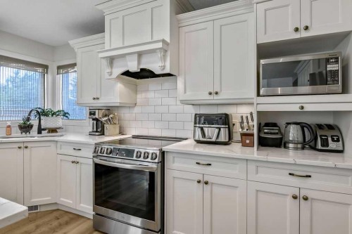 9 Sheep River Heath, Okotoks, AB - Indoor Photo Showing Kitchen