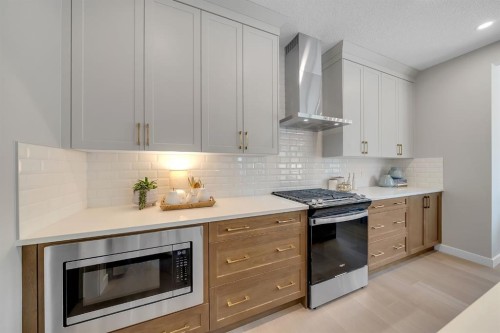 3 Tillotson Downs, Okotoks, AB - Indoor Photo Showing Kitchen With Upgraded Kitchen