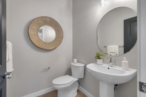 3 Tillotson Downs, Okotoks, AB - Indoor Photo Showing Bathroom