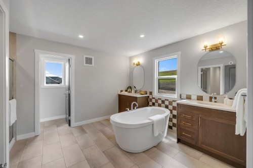 3 Tillotson Downs, Okotoks, AB - Indoor Photo Showing Bathroom
