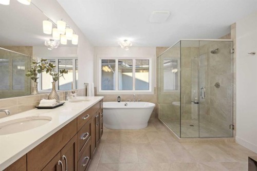 460 Discovery Place Sw, Calgary, AB - Indoor Photo Showing Bathroom