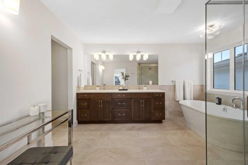 460 Discovery Place Sw, Calgary, AB - Indoor Photo Showing Bathroom