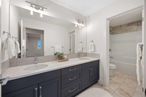 460 Discovery Place Sw, Calgary, AB - Indoor Photo Showing Bathroom