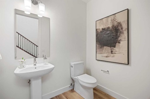 460 Discovery Place Sw, Calgary, AB - Indoor Photo Showing Bathroom