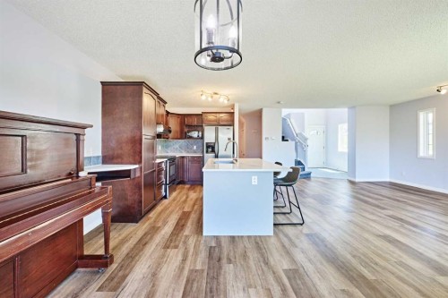 153 Royal Birch Bay Nw, Calgary, AB - Indoor Photo Showing Kitchen