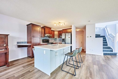 153 Royal Birch Bay Nw, Calgary, AB - Indoor Photo Showing Kitchen