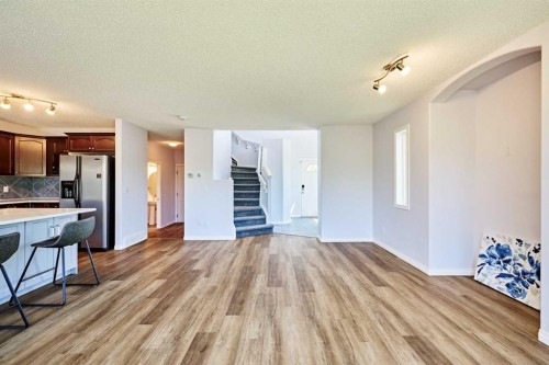 153 Royal Birch Bay Nw, Calgary, AB - Indoor Photo Showing Kitchen
