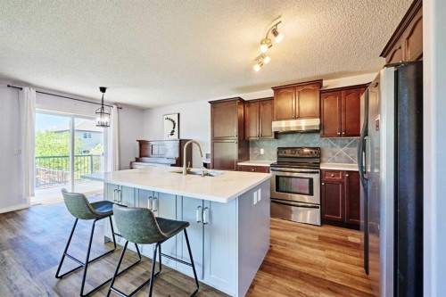 153 Royal Birch Bay Nw, Calgary, AB - Indoor Photo Showing Kitchen