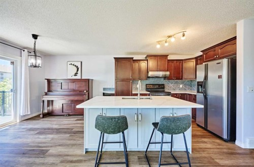 153 Royal Birch Bay Nw, Calgary, AB - Indoor Photo Showing Kitchen